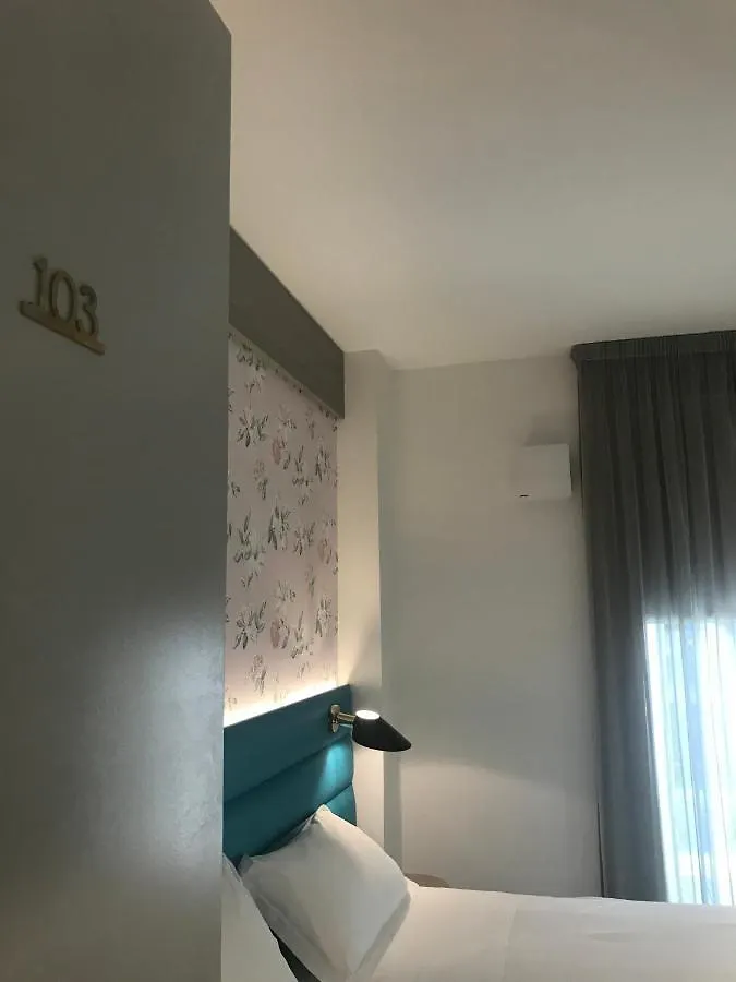 Hotel Villa Hermosa 리치오네